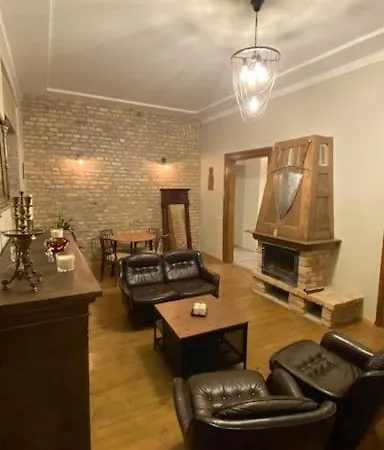 Cosy River View Flat *