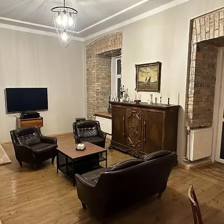 Cosy River View Flat *